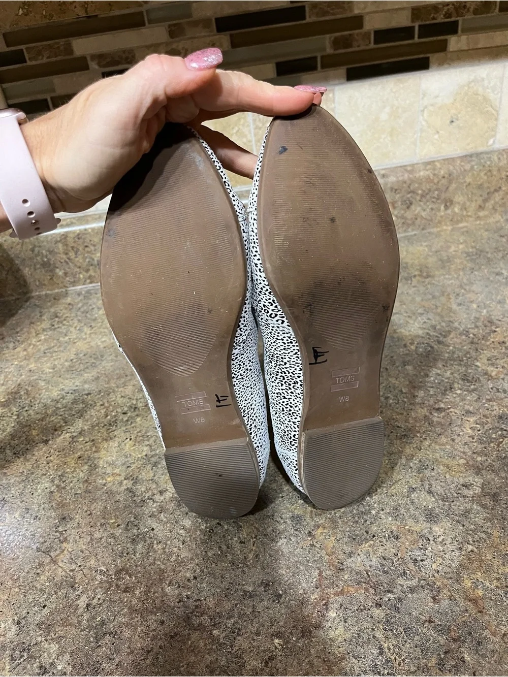 TOMS Julie White Leopard Animal Print Flats Women’s Size 8 Slip On Shoes